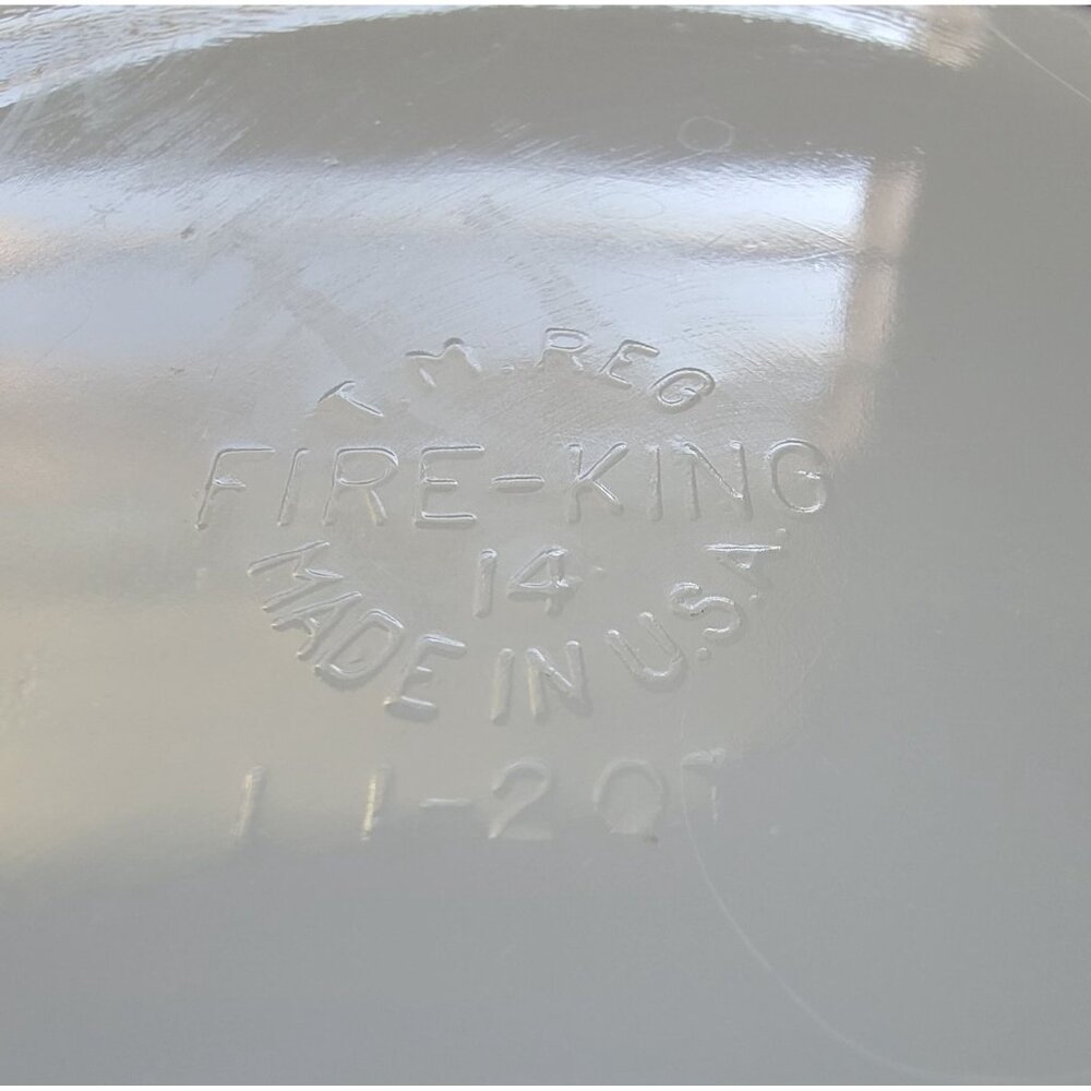 Fire King Milk Glass Peach Luster Pearlescent 1.5 QT Round Casserole Dish - Picture 8 of 8